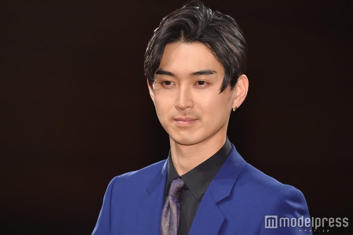 松田翔太 スタイリッシュな長髪 マスク姿に 目の保養 の声 モデルプレス